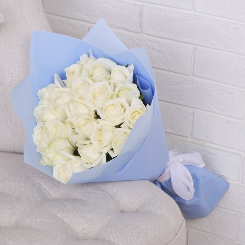 Купить на заказ Букет из 21 белой розы с доставкой в Атырау
