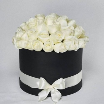 Белые розы в коробке Maison